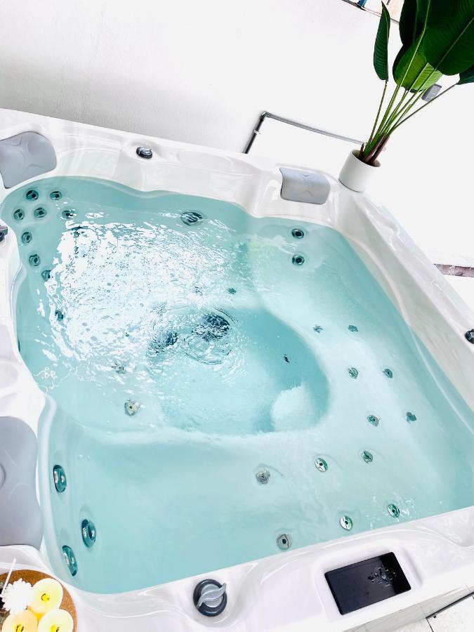 Qv Residence Langkawi - Jacuzzi, Bbq, & Steamboat Kuah Buitenkant foto